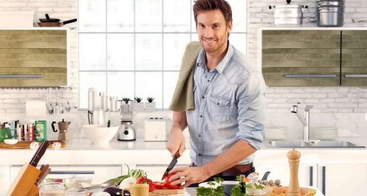 21 μαγειρικά κόλπα που θα σας «λύσουν τα χέρια»!